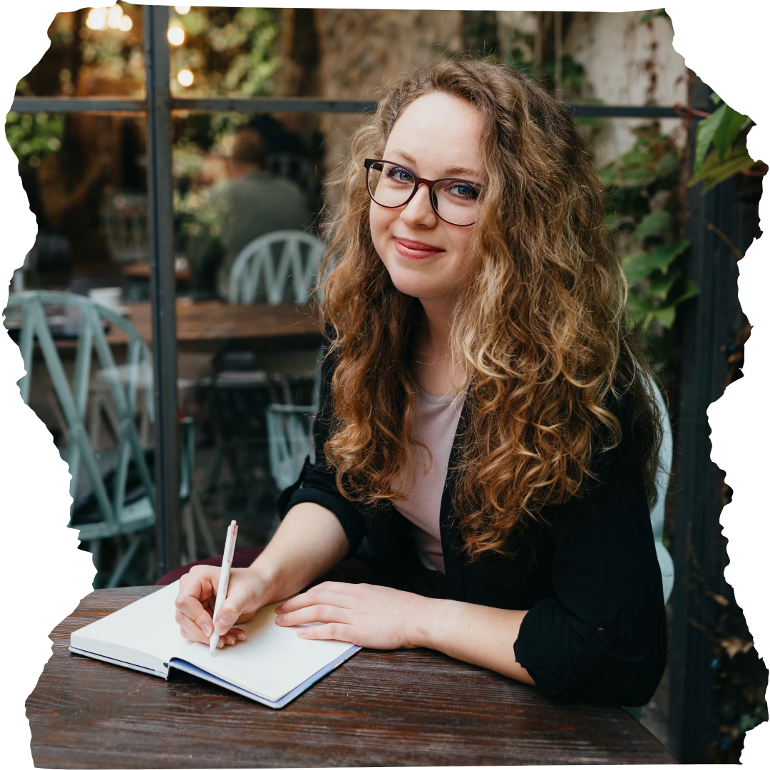 Adela Bolvari, content marketing specialist.